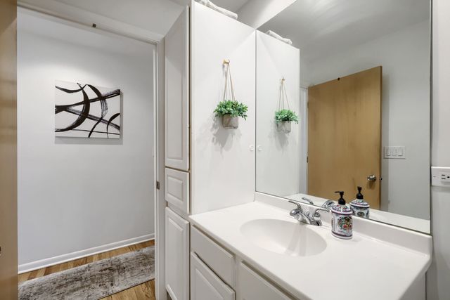 1962 W Lawrence Avenue 204, Chicago, IL 60640