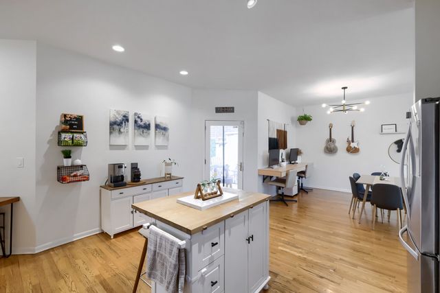 1962 W Lawrence Avenue 204, Chicago, IL 60640