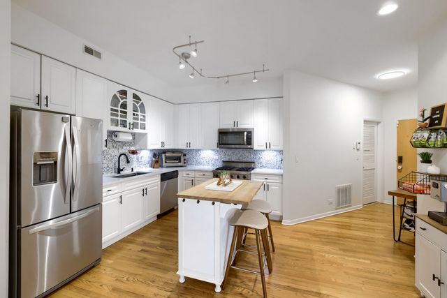 1962 W Lawrence Avenue 204, Chicago, IL 60640