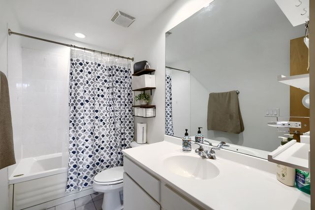 1962 W Lawrence Avenue 204, Chicago, IL 60640