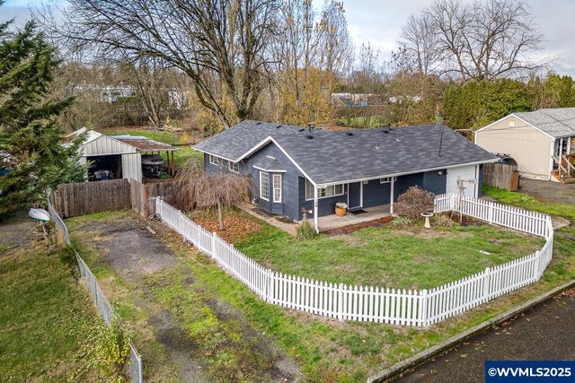 375 N 6th St, Harrisburg, OR 97446