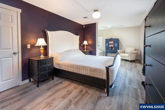 375 N 6th St, Harrisburg, OR 97446