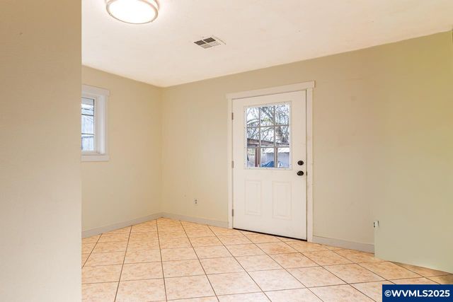 375 N 6th St, Harrisburg, OR 97446