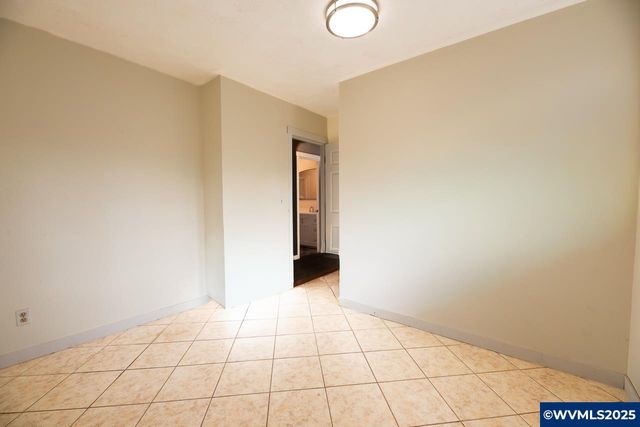 375 N 6th St, Harrisburg, OR 97446