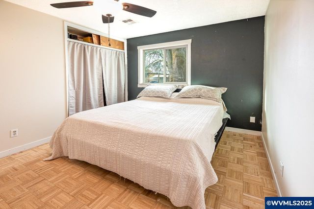 375 N 6th St, Harrisburg, OR 97446