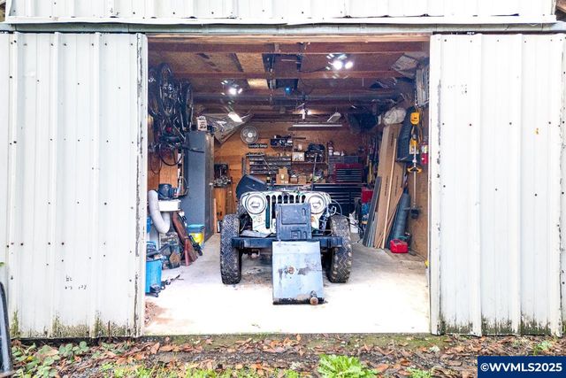 375 N 6th St, Harrisburg, OR 97446