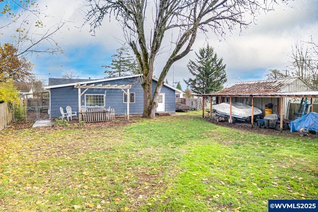 375 N 6th St, Harrisburg, OR 97446