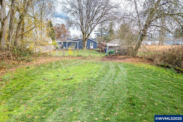 375 N 6th St, Harrisburg, OR 97446