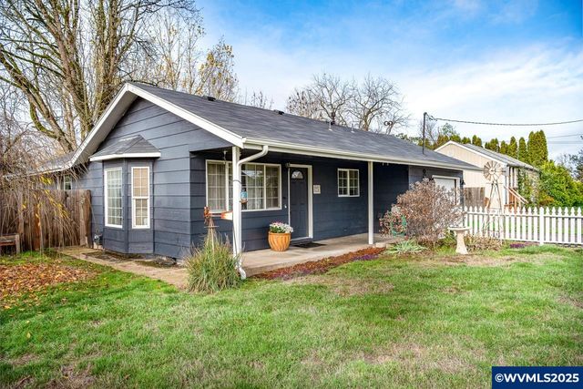 375 N 6th St, Harrisburg, OR 97446