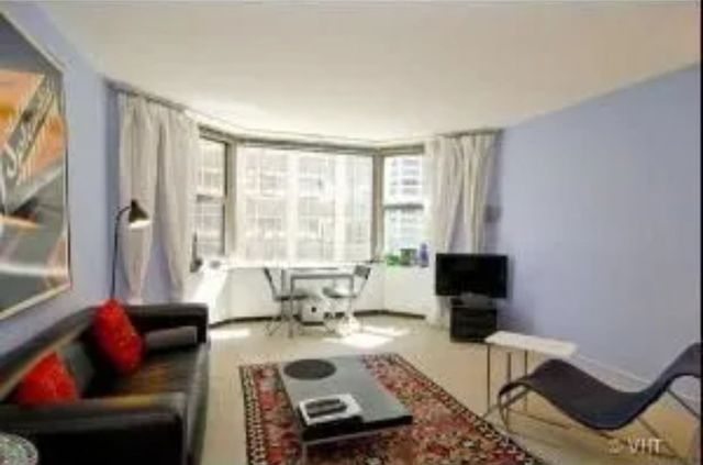 535 N MICHIGAN Avenue 302, Chicago, IL 60611