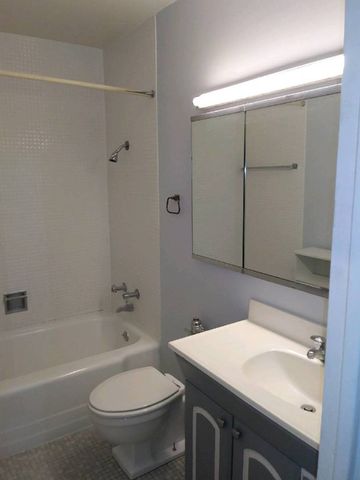 535 N MICHIGAN Avenue 302, Chicago, IL 60611