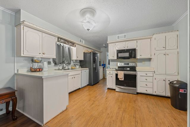 3321 EARL DR, Memphis, TN 38128