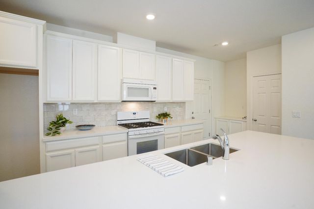 10851 Arrington Dr, Rancho Cordova, CA 95670