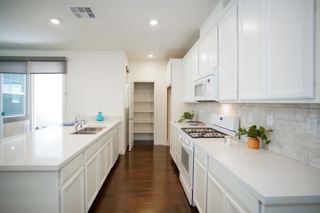 10851 Arrington Dr, Rancho Cordova, CA 95670