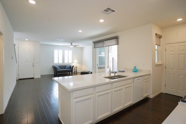 10851 Arrington Dr, Rancho Cordova, CA 95670