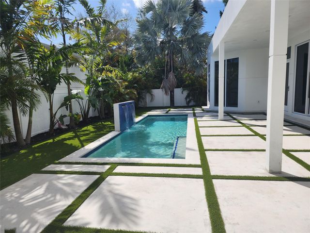 40 NE 16th Place, Fort Lauderdale, FL 33305