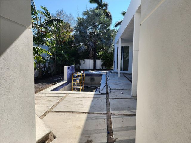 40 NE 16th Place, Fort Lauderdale, FL 33305