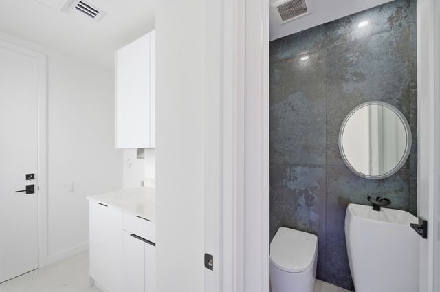 40 NE 16th Place, Fort Lauderdale, FL 33305