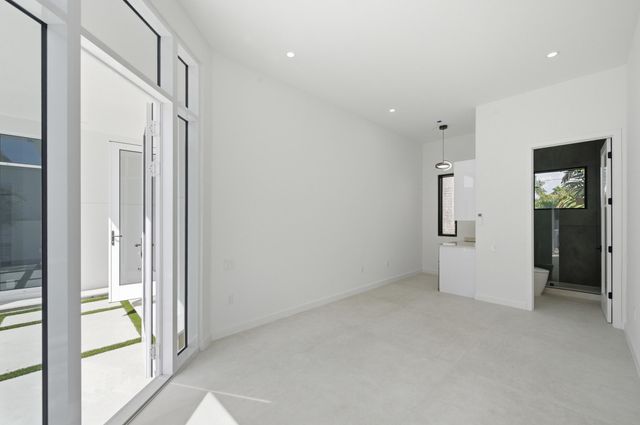 40 NE 16th Place, Fort Lauderdale, FL 33305