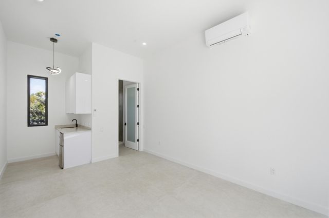 40 NE 16th Place, Fort Lauderdale, FL 33305