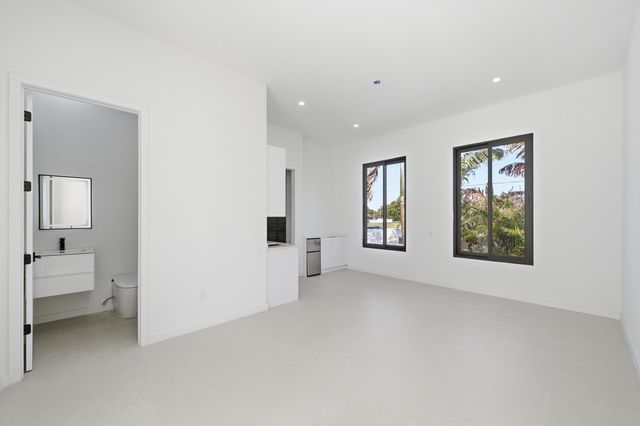 40 NE 16th Place, Fort Lauderdale, FL 33305