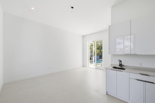 40 NE 16th Place, Fort Lauderdale, FL 33305