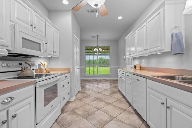697 Meadowview Circle, Van Alstyne, TX 75495