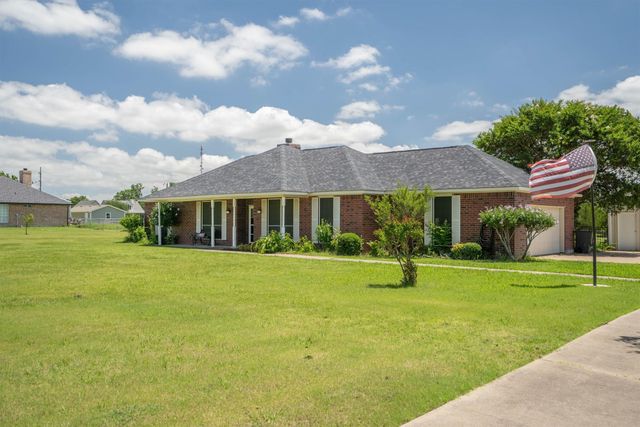 697 Meadowview Circle, Van Alstyne, TX 75495