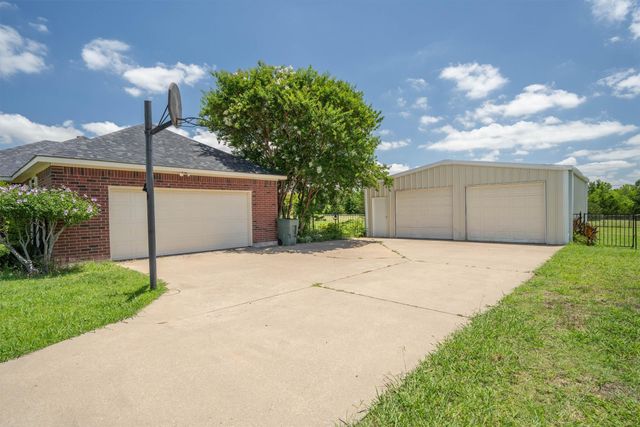 697 Meadowview Circle, Van Alstyne, TX 75495