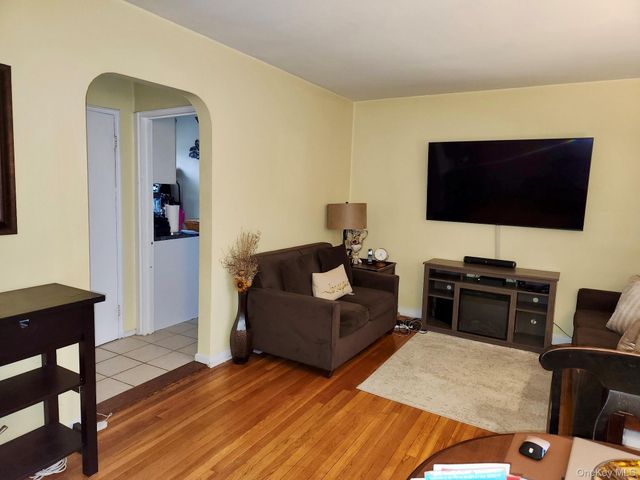 260-40 Langston Avenue A, Glen Oaks, NY 11004