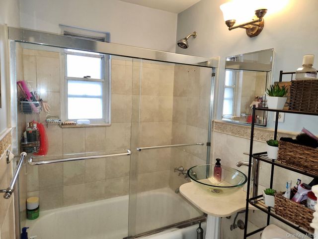 260-40 Langston Avenue A, Glen Oaks, NY 11004