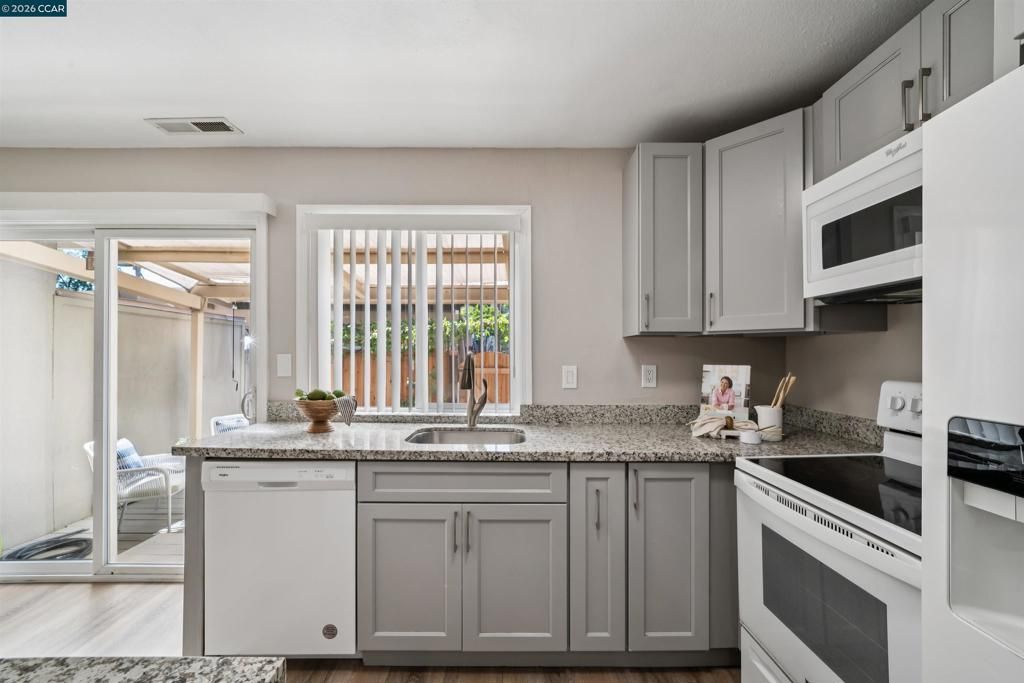 Image 14 of property listing at 1895 Landana B, Concord, CA 94519