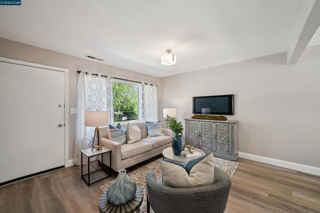 Image 6 of property listing at 1895 Landana B, Concord, CA 94519