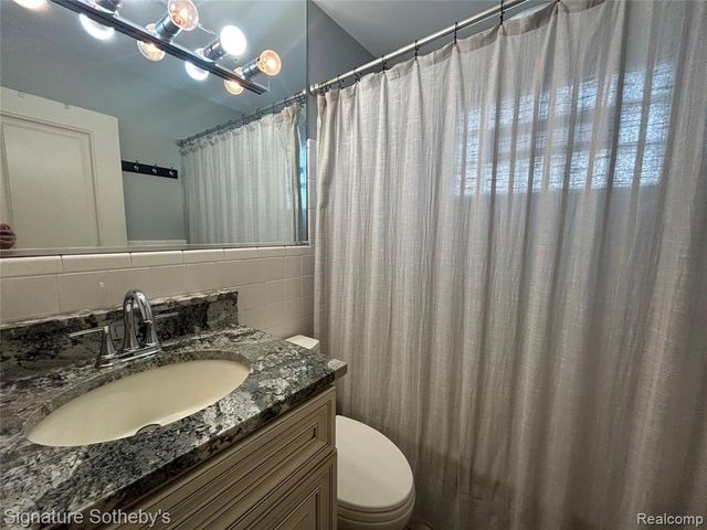 2350 W 14 Mile Road 2, Royal Oak, MI 48073