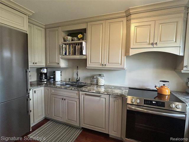2350 W 14 Mile Road 2, Royal Oak, MI 48073