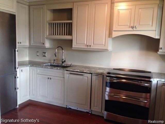 2350 W 14 Mile Road 2, Royal Oak, MI 48073