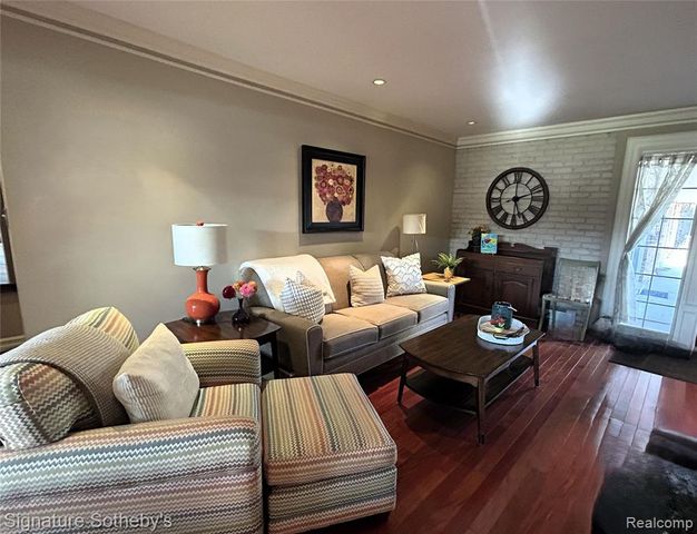 2350 W 14 Mile Road 2, Royal Oak, MI 48073