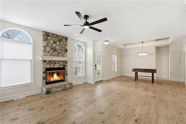 305 NE Forest Avenue, Lee's Summit, MO 64063