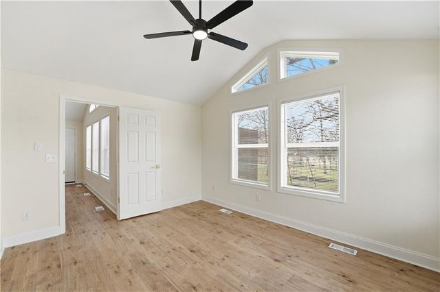 305 NE Forest Avenue, Lee's Summit, MO 64063