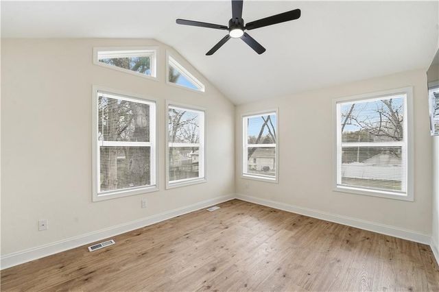 305 NE Forest Avenue, Lee's Summit, MO 64063