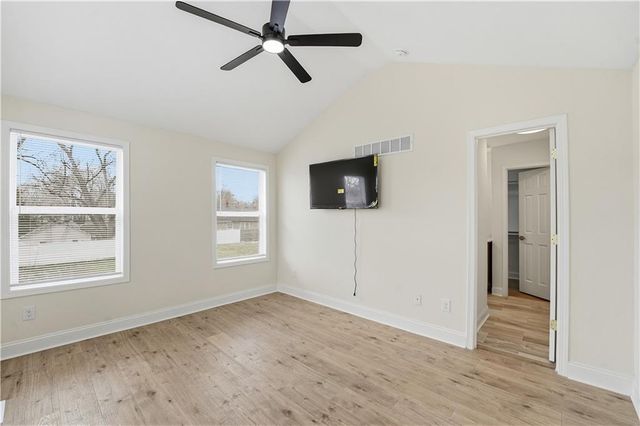 305 NE Forest Avenue, Lee's Summit, MO 64063