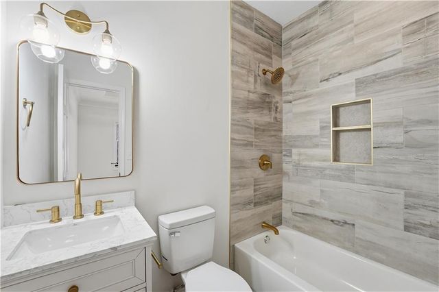 305 NE Forest Avenue, Lee's Summit, MO 64063