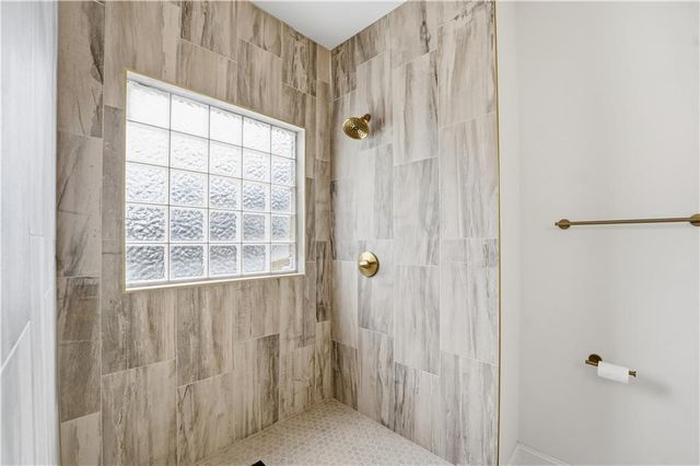 305 NE Forest Avenue, Lee's Summit, MO 64063