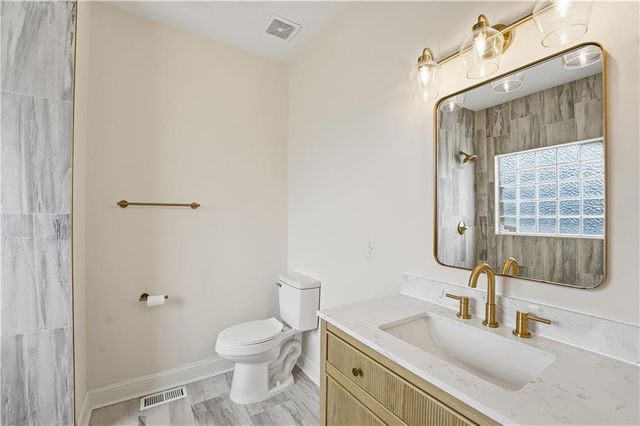 305 NE Forest Avenue, Lee's Summit, MO 64063