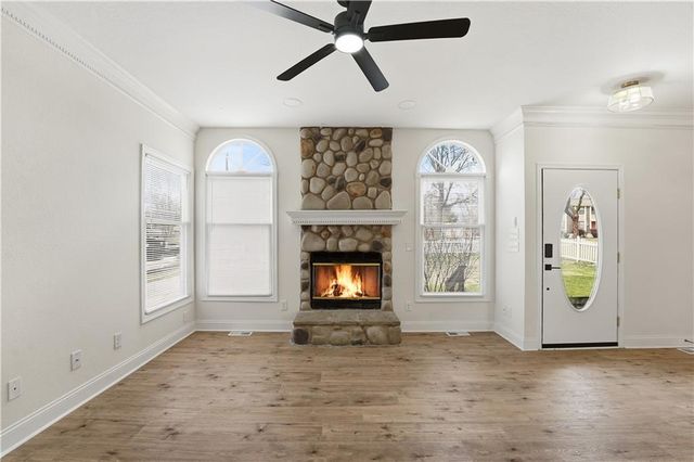 305 NE Forest Avenue, Lee's Summit, MO 64063