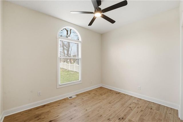 305 NE Forest Avenue, Lee's Summit, MO 64063