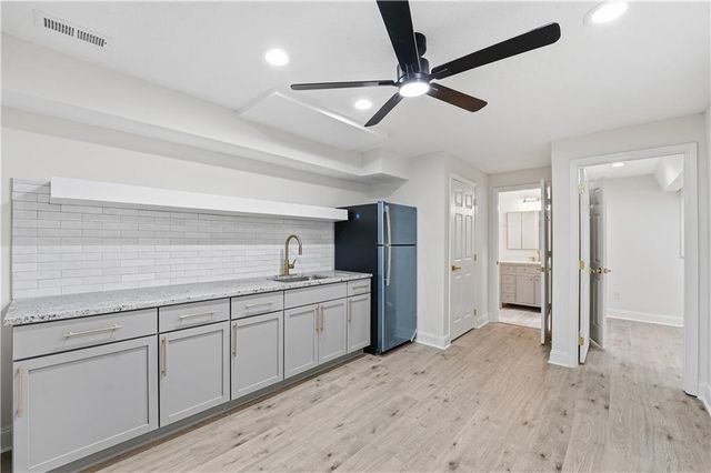 305 NE Forest Avenue, Lee's Summit, MO 64063