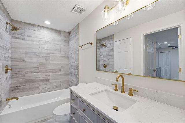 305 NE Forest Avenue, Lee's Summit, MO 64063