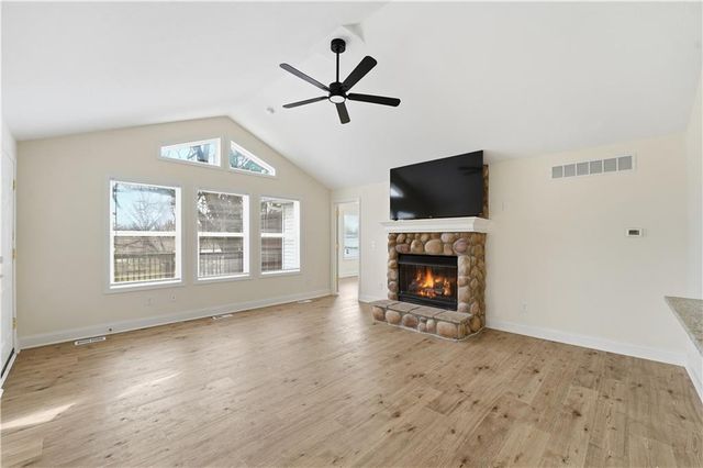 305 NE Forest Avenue, Lee's Summit, MO 64063