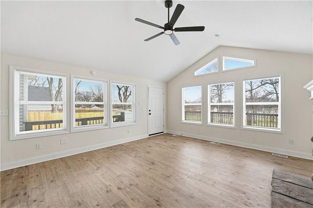 305 NE Forest Avenue, Lee's Summit, MO 64063